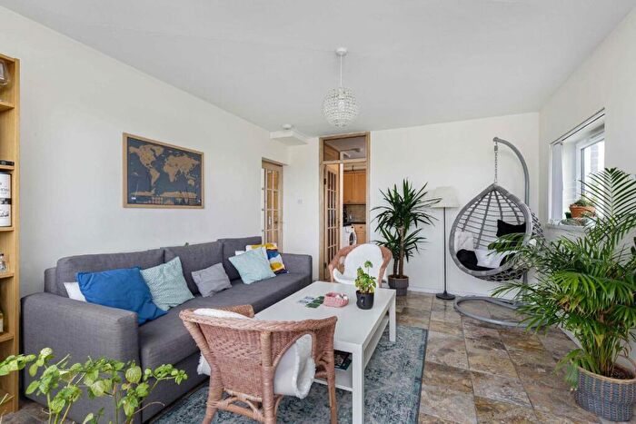 2 Bedroom Flat To Rent In Hindmarsh Close, London, E1