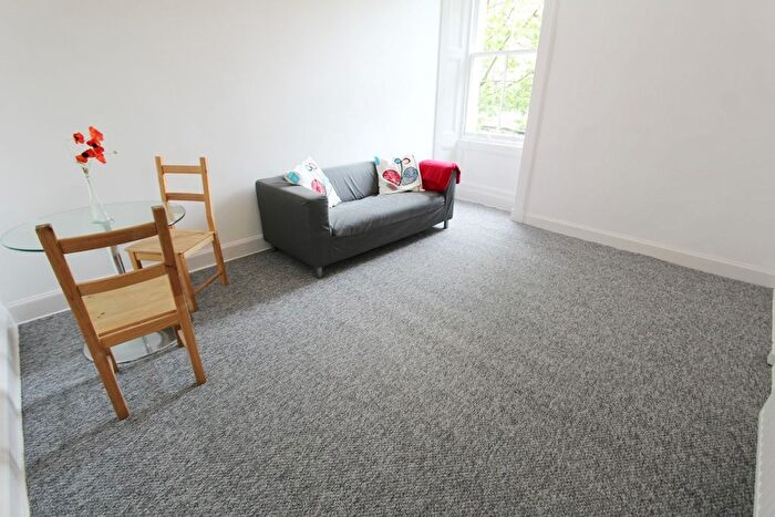 2 Bedroom Flat To Rent In Albert Street, Edinburgh, EH7