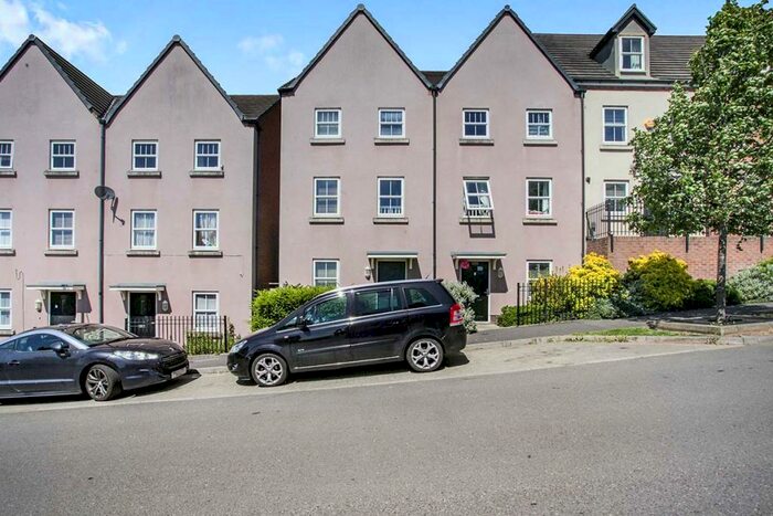 4 Bedroom Terraced House To Rent In Brights Road, Nuneaton, Warwickshire, CV10