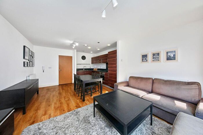 2 Bedroom Flat To Rent In Oxley Square, Bow, London, E3