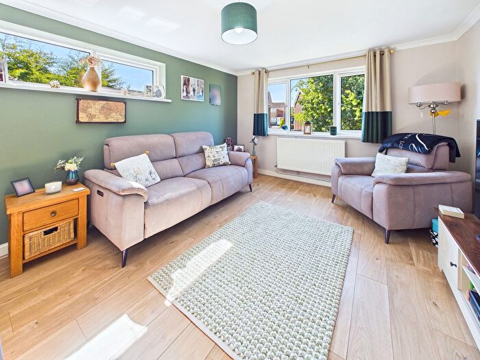 2 Bedroom Flat For Sale In Beaumont Grove, Orrell, WN5