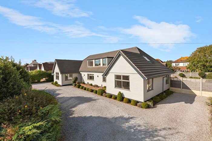 4 Bedroom Detached House For Sale In Knightscroft Avenue, Rustington, BN16