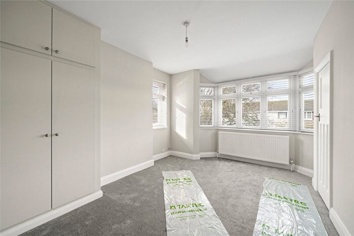 2 Bedroom Flat To Rent In Copse Road, Cobham, Surrey, KT11