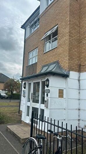 2 Bedroom Flat To Rent In Hillary Drive, Isleworth, TW7