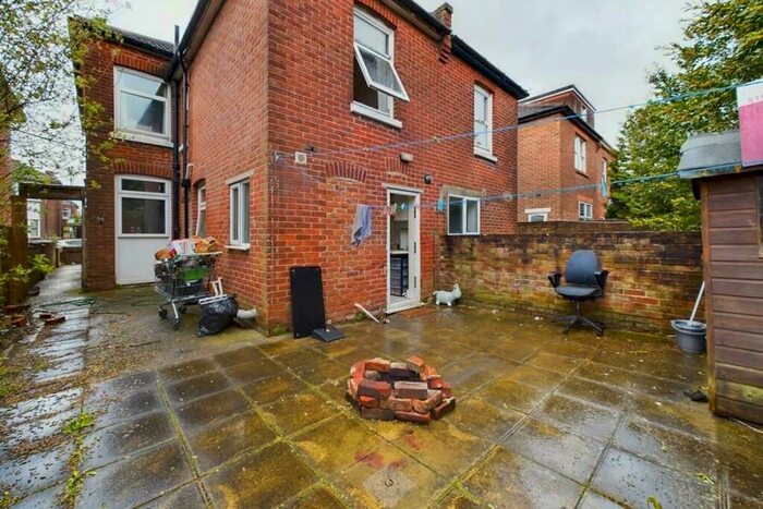 4 Bedroom House To Rent In Coventry Road, Southampton, SO15