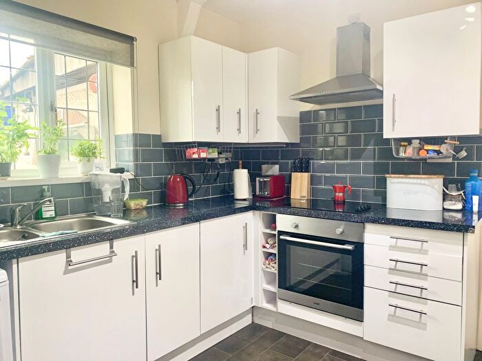 3 Bedroom Semi Detached House To Rent In Wentworth Road, Nottingham, NG9
