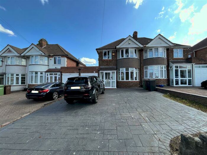 3 Bedroom Semi-Detached House To Rent In Barn Lane, Solihull, B92