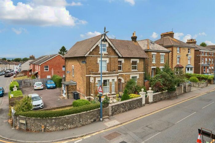 1 Bedroom Apartment For Sale In Boxley Road, Penenden Heath, Maidstone, ME14