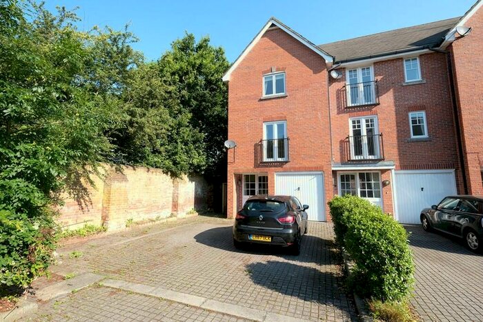 3 Bedroom Town House To Rent In Quayside Walk, Marchwood, Southampton, SO40