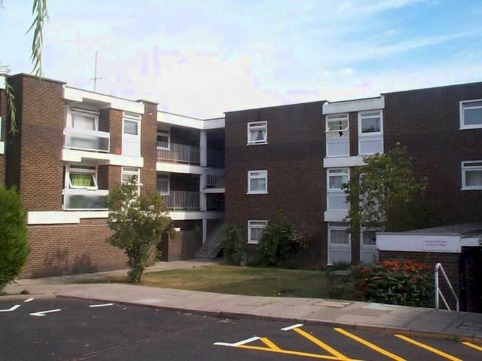2 Bedroom Flat To Rent In Red Road, Borehamwood, WD6