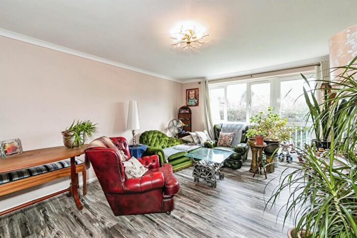 2 Bedroom Flat For Sale In Langdale Gardens, Earley, Reading, RG6