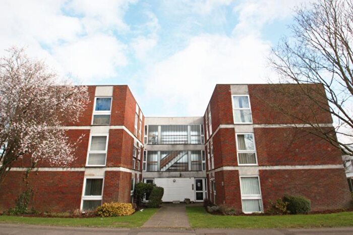 2 Bedroom Apartment To Rent In Madeira Crescent, West Byfleet, KT14