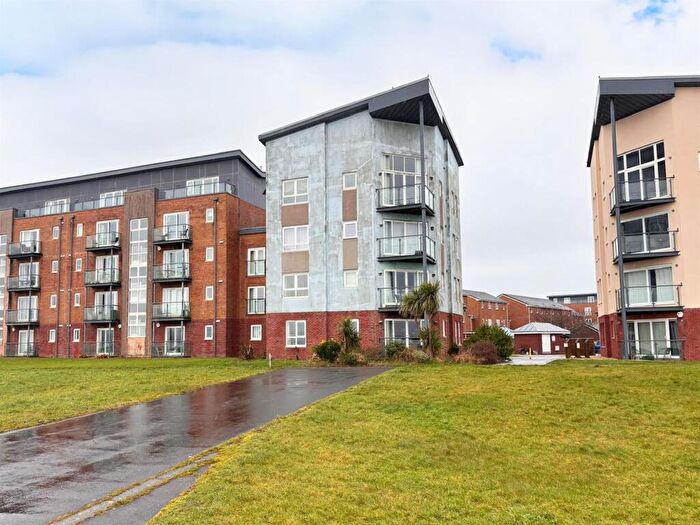 2 Bedroom Apartment For Sale In Pentre Doc Y Gogledd, Llanelli, SA15