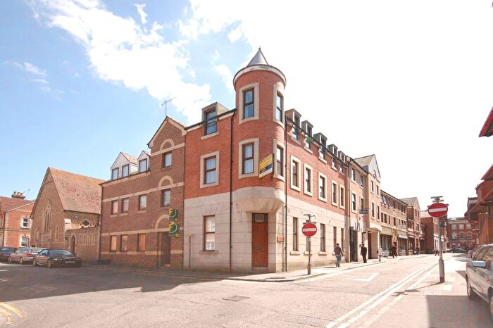 2 Bedroom Flat To Rent In Martyr Road, Guildford, GU1