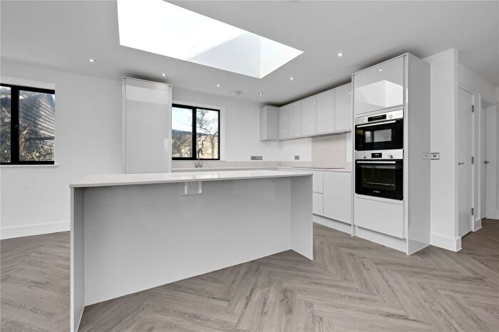 2 Bedroom Semi-Detached House For Sale In Stable Close, Wexham, Slough, SL3