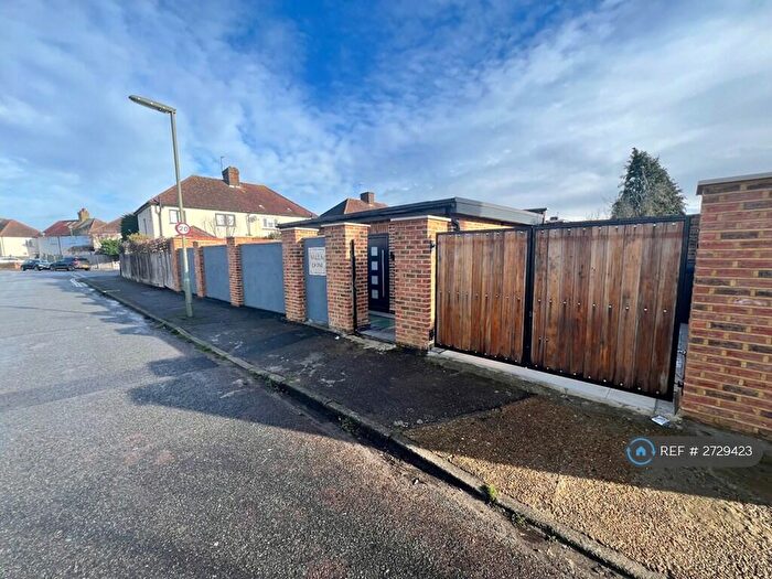 3 Bedroom Detached House To Rent In Ray Road, West Molesey, KT8