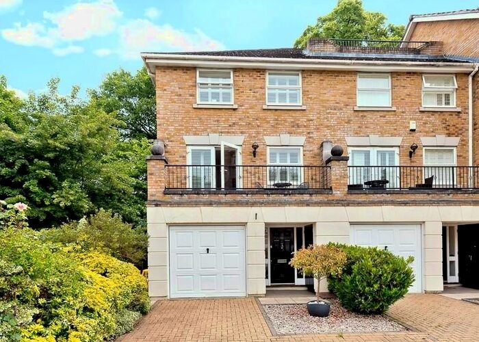 4 Bedroom End Of Terrace House To Rent In Penners Gardens, Surbiton KT6