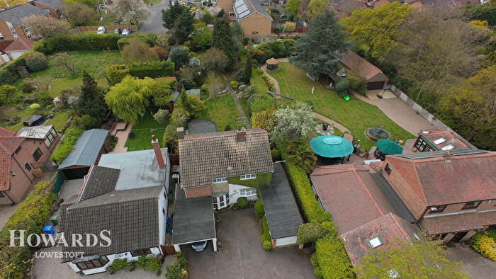 3 Bedroom Detached House For Sale In Hall Lane, Lowestoft, NR32