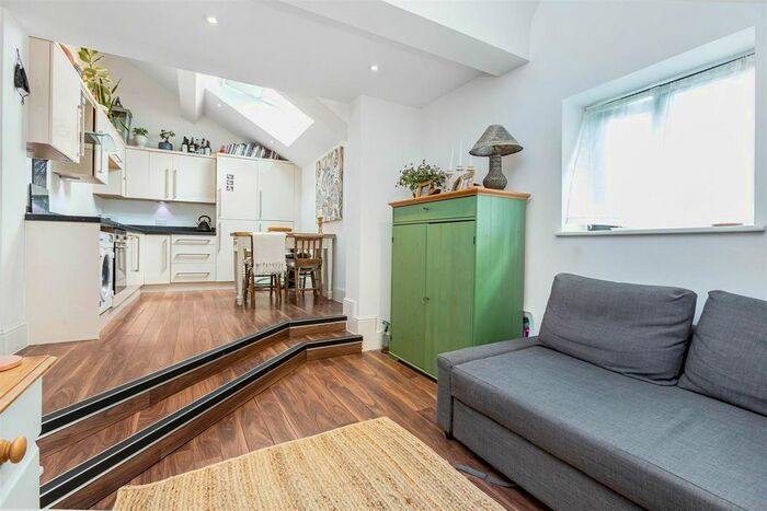 1 Bedroom Flat To Rent In Sheen Lane, Mortlake, SW14
