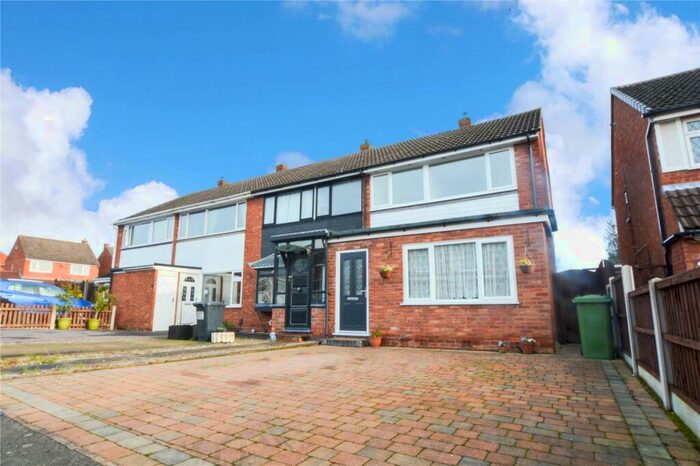 3 Bedroom End Of Terrace House To Rent In Torc Avenue, Amington, Tamworth, Staffordshire, B77