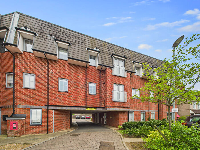 3 Bedroom Flat To Rent In Scotts Road, Bromley, BR1