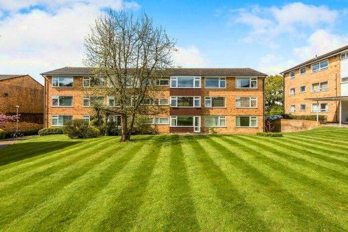 3 Bedroom Flat To Rent In The Shimmings, Guildford, GU1