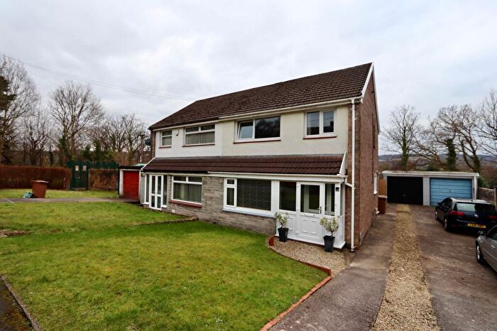 3 Bedroom Semi-Detached House For Sale In St. Davids Drive, Machen, CF83