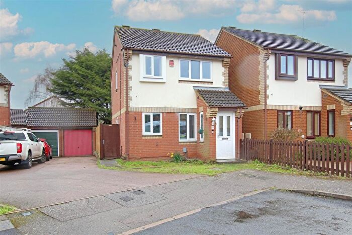 3 Bedroom End Of Terrace House To Rent In Cassandra Gate, Cheshunt, Waltham Cross, EN8