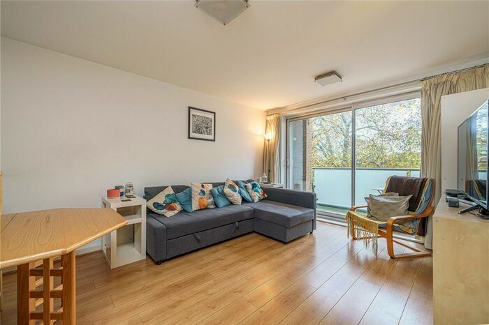 2 Bedroom Flat To Rent In East Dulwich Road, East Dulwich, London, SE22