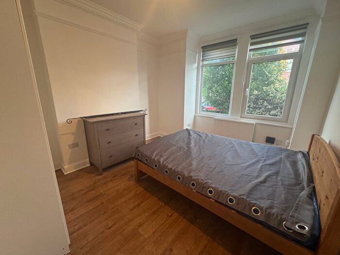 2 Bedroom Flat To Rent In Collingbourne Road, London, W12