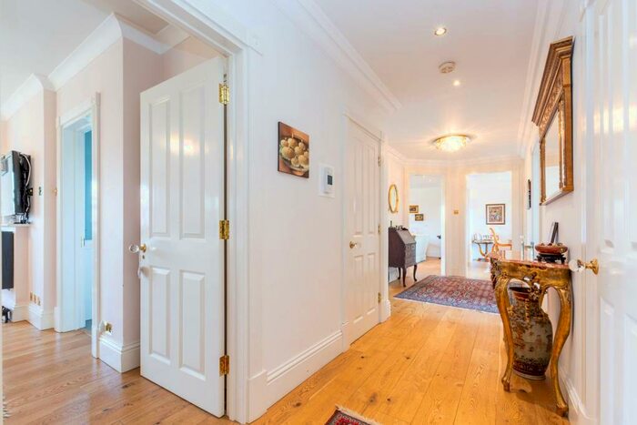 2 Bedroom Flat To Rent In Wyatt Drive, Castelnau, London, SW13