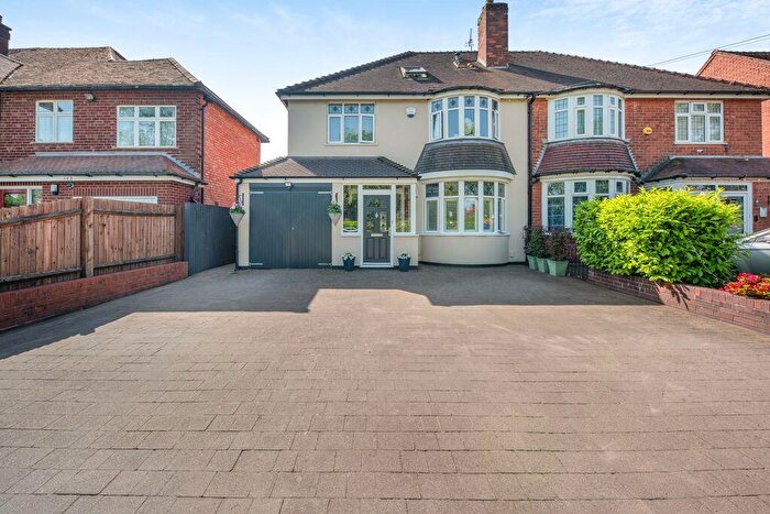 4 Bedroom Semi-Detached House For Sale In Solihull Road, Solihull, B90