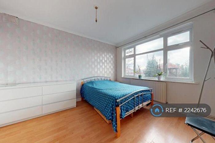 3 Bedroom Flat To Rent In Albany Court, London, HA8