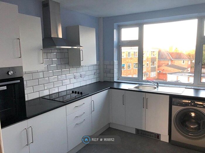 2 Bedroom Flat To Rent In Elsalene Court, Leicester, LE2