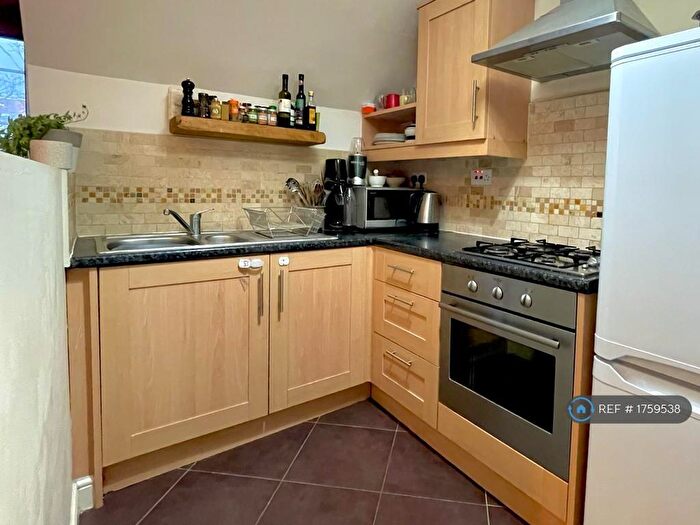 2 Bedroom Flat To Rent In Lydford Road, London, NW2