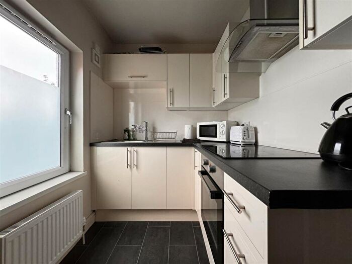 2 Bedroom Flat For Sale In Curtis Street, Swindon, SN1