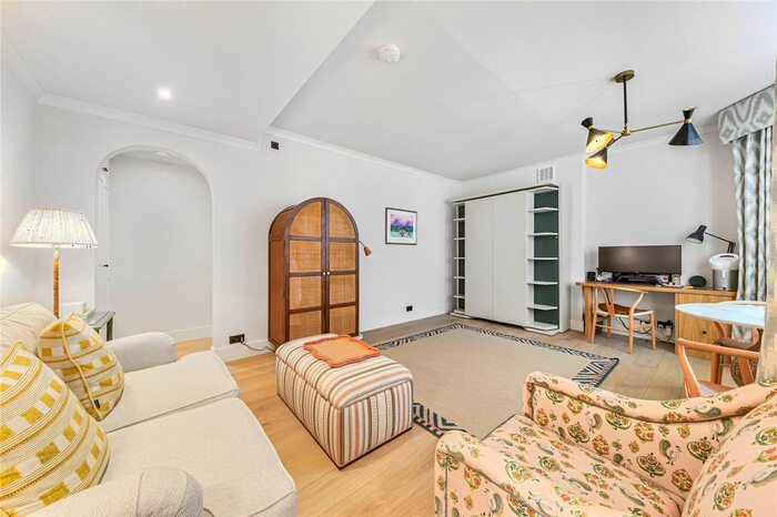 Studio To Rent In Hornton Street, Kensington, London, W8