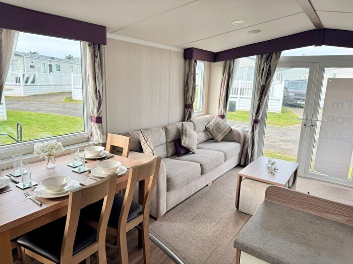 3 Bedroom Mobile/park Home For Sale In Carlton, Saxmundham, IP17