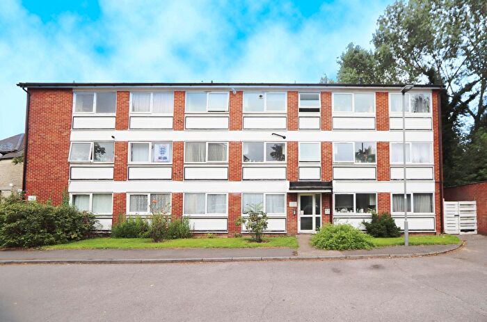 2 Bedroom Flat For Sale In Kingston Road, New Malden, KT3