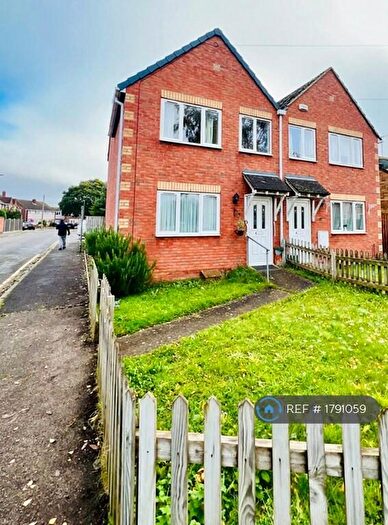 3 Bedroom Semi-Detached House To Rent In Buckingham Road, Aylesbury, HP19