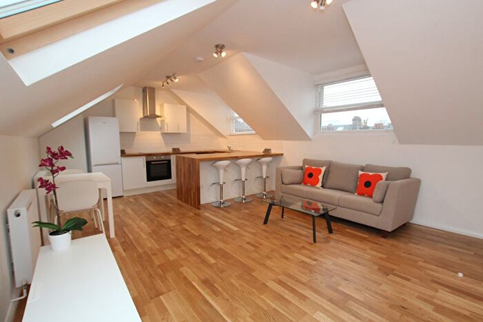 2 Bedroom Flat To Rent In Theatre Street, London, SW11