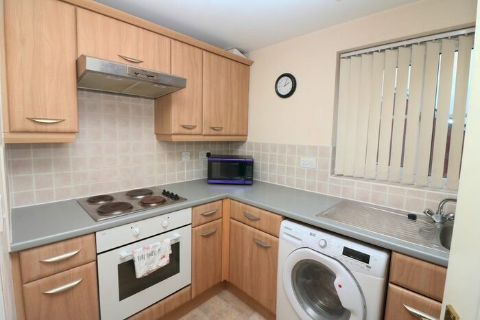 2 Bedroom Flat To Rent In Moat House Way, Conisbrough, Doncaster, DN12