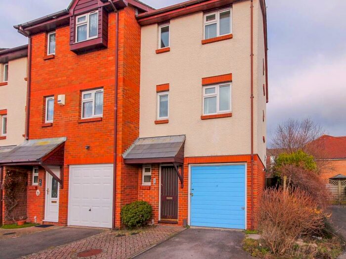 3 Bedroom Town House To Rent In The Meridians, Christchurch, Dorset, BH23