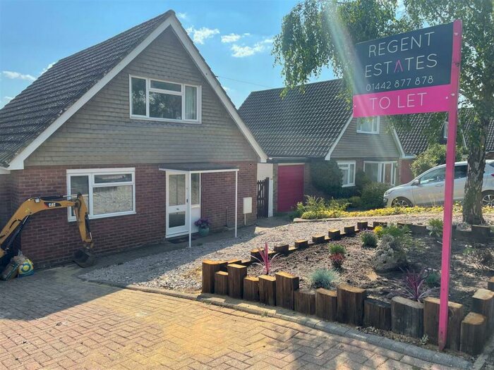 3 Bedroom Detached House To Rent In Trevelyan Way, Berkhamsted, HP4