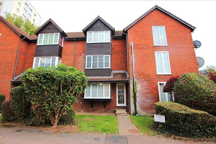 Studio To Rent In Mahon Close, Enfield, Middlesex, EN1