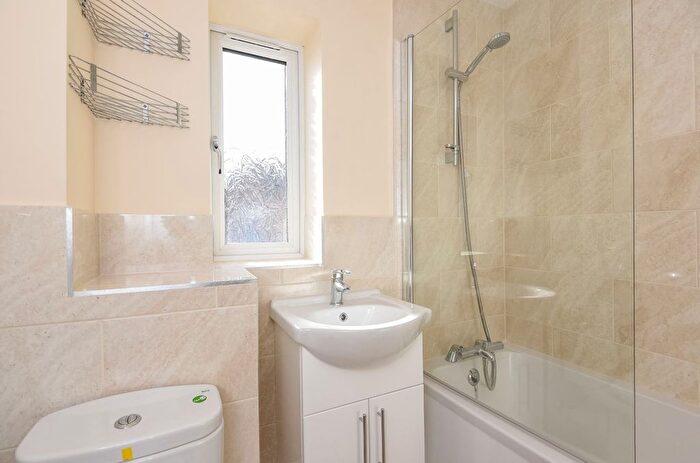 2 Bedroom End Terrace House To Rent In Honeysuckle Close, Bicester, OX26