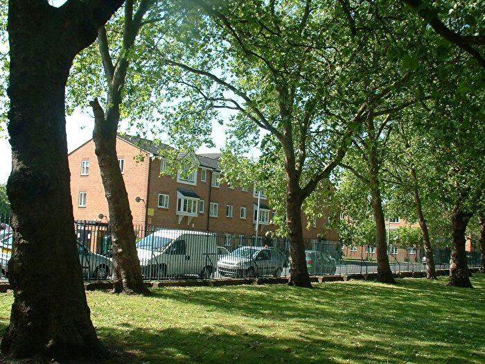 1 Bedroom Flat To Rent In Grinstead Road, London, SE8