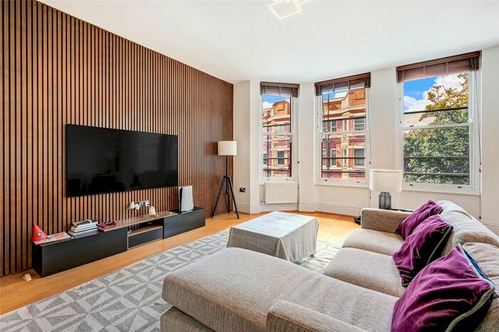 3 Bedroom Flat To Rent In Nevern Square, Earls Court, SW5