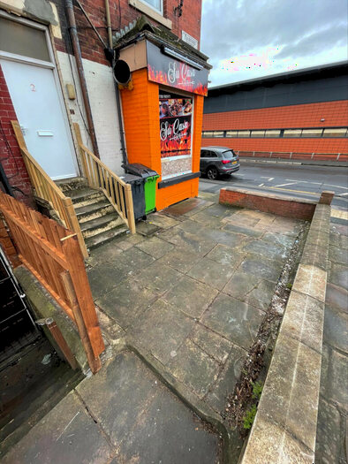 Studio To Rent In Fairford Avenue, Leeds, West Yorkshire, LS11