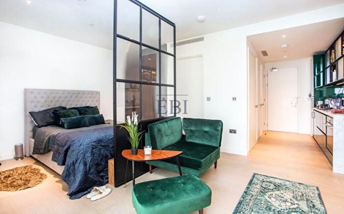 Apartment To Rent In Hobart Building, Wards Place, Canary Wharf, E14